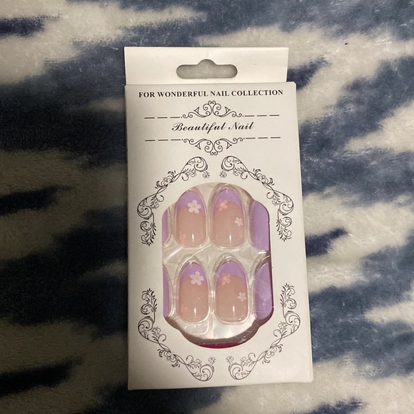 Press On Nails Bundle - Picture 8 of 10